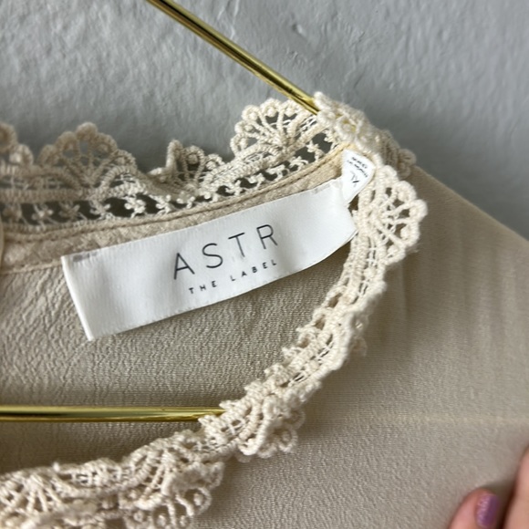 ASTR The Label Lace Peasant Top - Picture 5 of 9